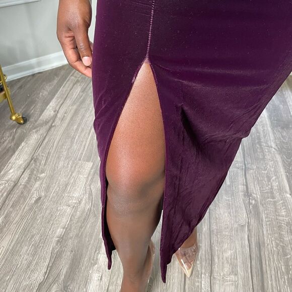 Jessica McClintock Gunn Sax Vintage Velvet and Pearl Thigh Split Evening Gown - Picture 3 of 12